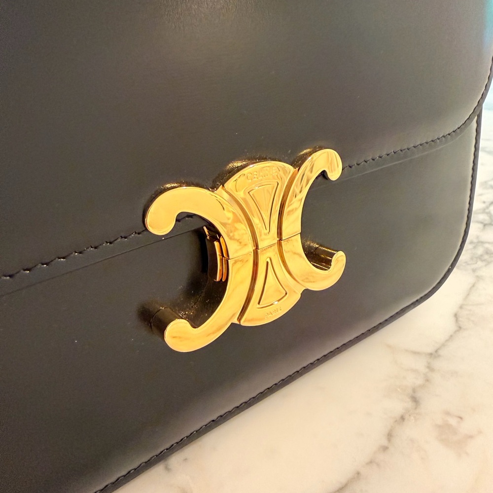 Celine Classique Triomphe bag in Shiny Calfskin with Gold Hardware - Picture 6 of 16